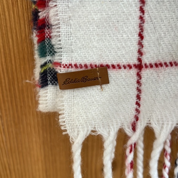 Eddie Bauer Plaid Blanket Scarf w Fringe - Picture 2 of 2